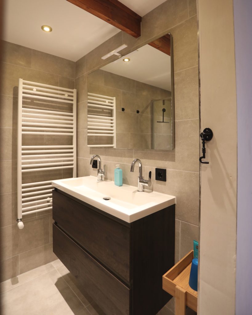 Badkamer met oude elementen